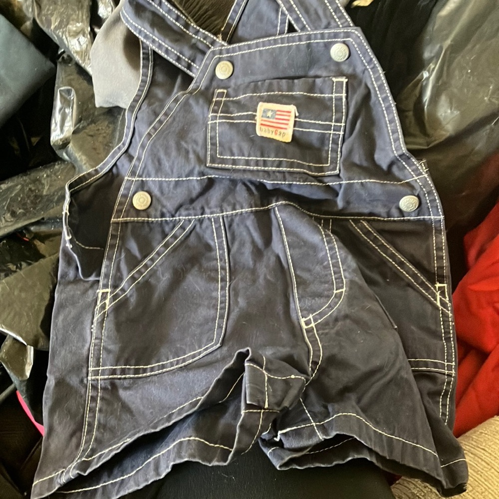 Baby gap shortall 3-6 months